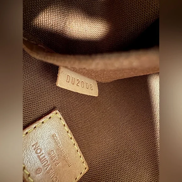 LOUIS VUITTON
Monogram Canvas Odeon GM - Picture 9 of 16